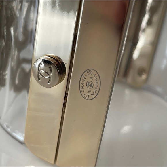 Authentic CHANEL CC Pearls and Blue cuff bracelet. - Picture 5 of 5